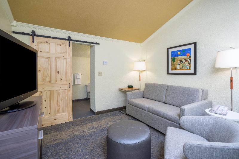 Holiday Inn Cape Cod - Hyannis by IHG image