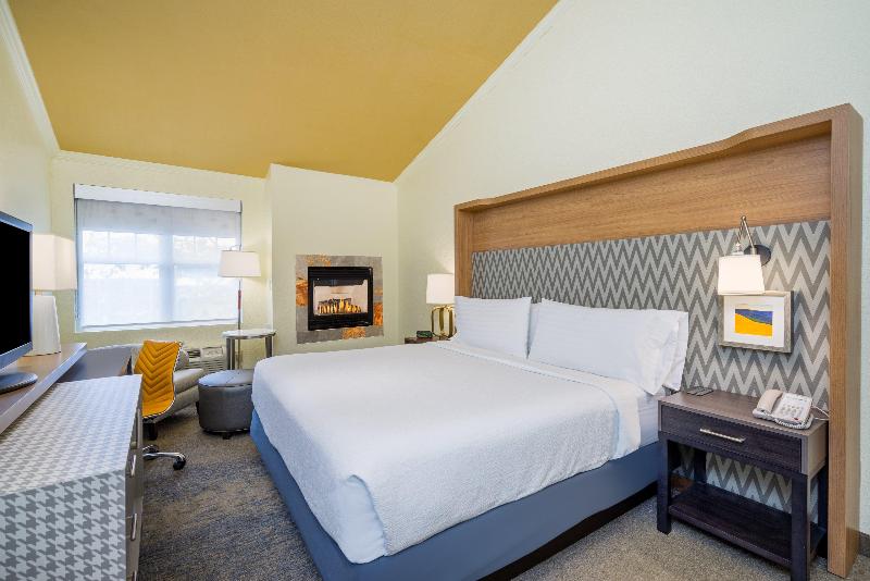Holiday Inn Cape Cod - Hyannis by IHG image