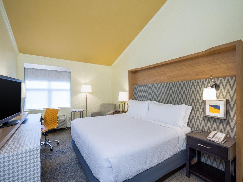 Holiday Inn Cape Cod - Hyannis by IHG image