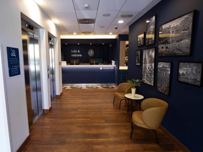 Travelodge Madrid Metropolitano image