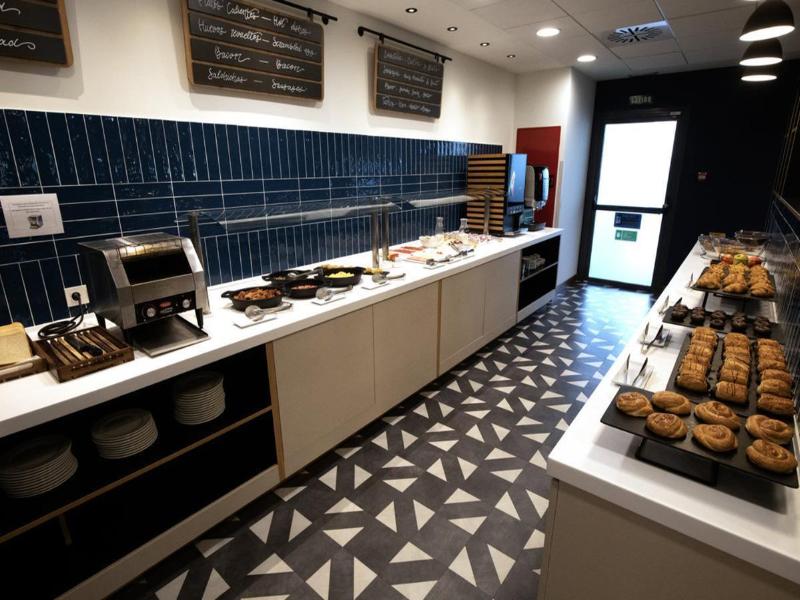 Travelodge Madrid Metropolitano image