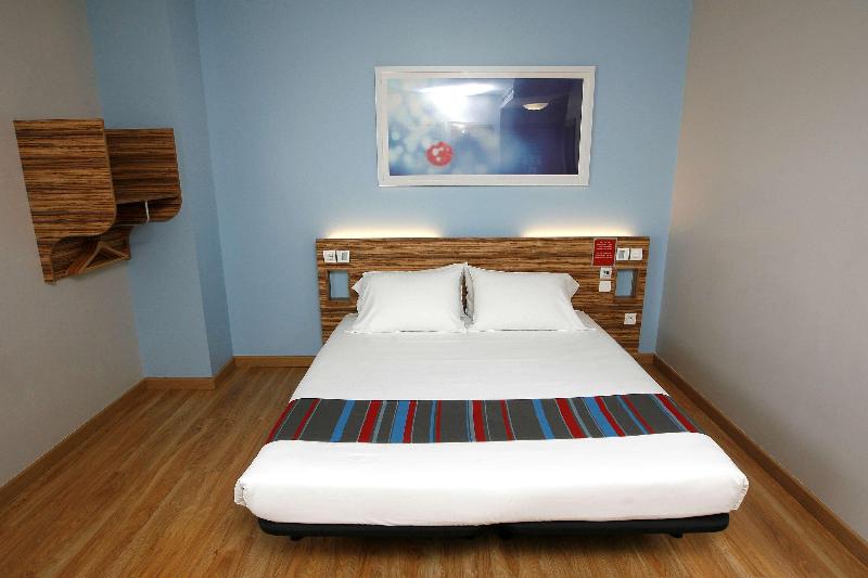 Travelodge Madrid Metropolitano image