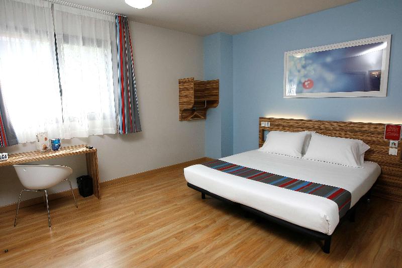 Travelodge Madrid Metropolitano image