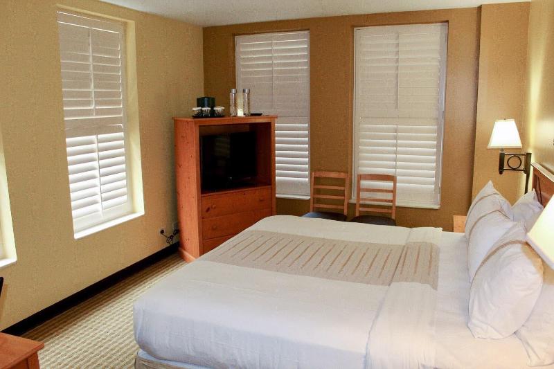 Crockett Hotel image