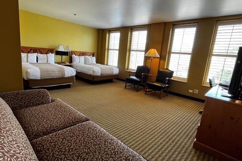 Crockett Hotel image