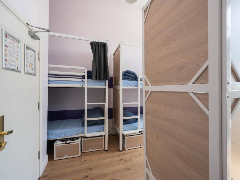 Sheilas Tourist Hotel image