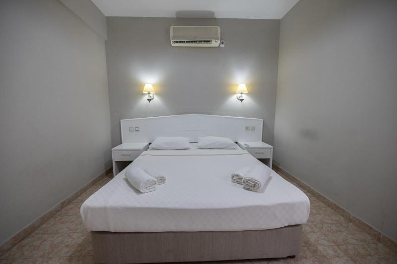 Sunpoint Suites Hotel Sunpoint Suites Hotel