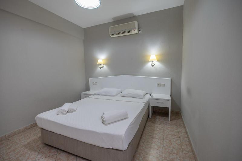 Sunpoint Suites Hotel Sunpoint Suites Hotel