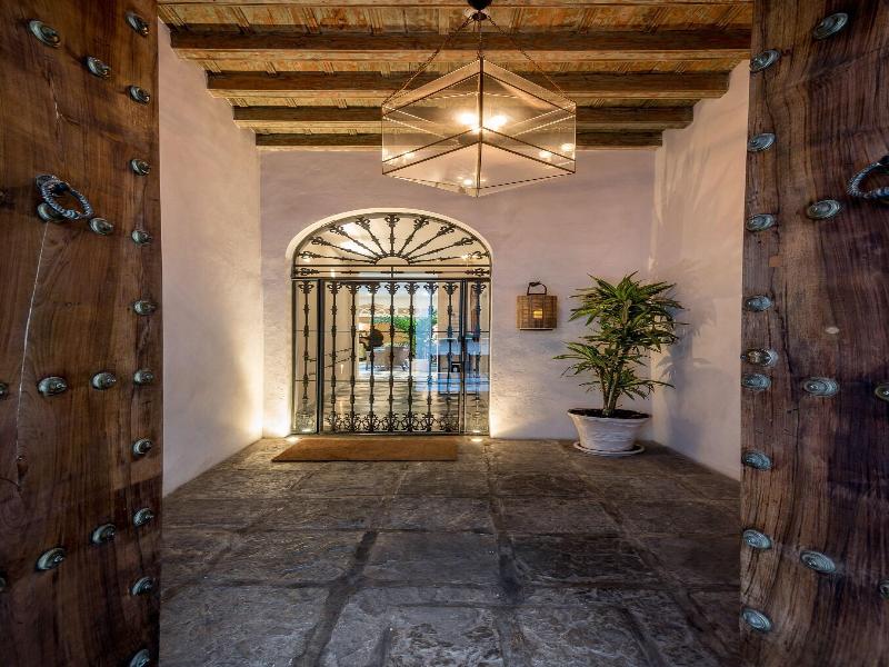 Corral del Rey Hotel image