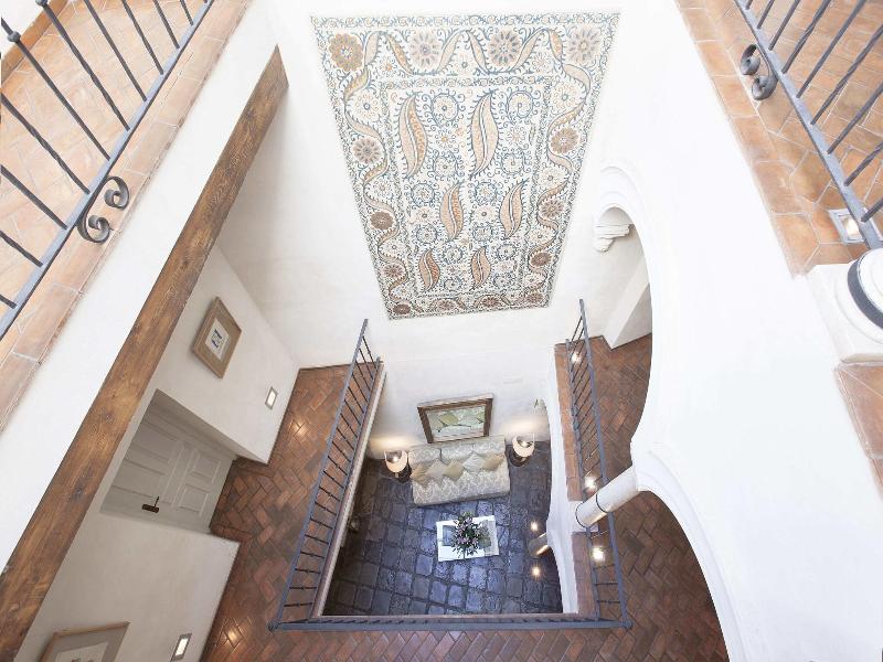 Corral del Rey Hotel image