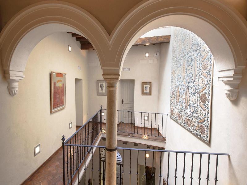 Corral del Rey Hotel image