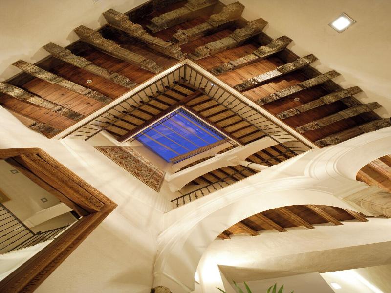 Corral del Rey Hotel image