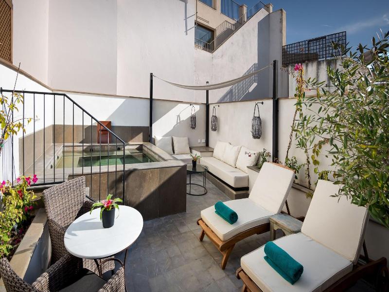 Corral del Rey Hotel image