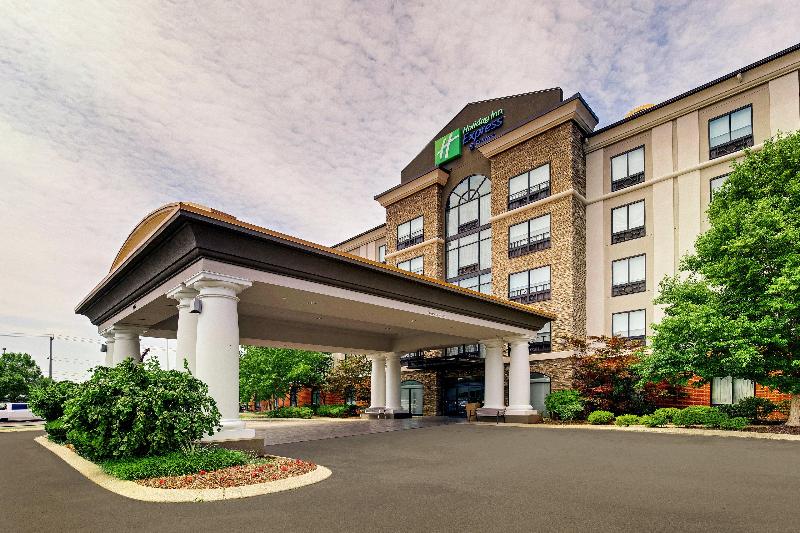 Holiday Inn Express & Suites Nashville-Opryland