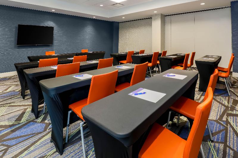 Holiday Inn Express & Suites Downtown Fort Worth image