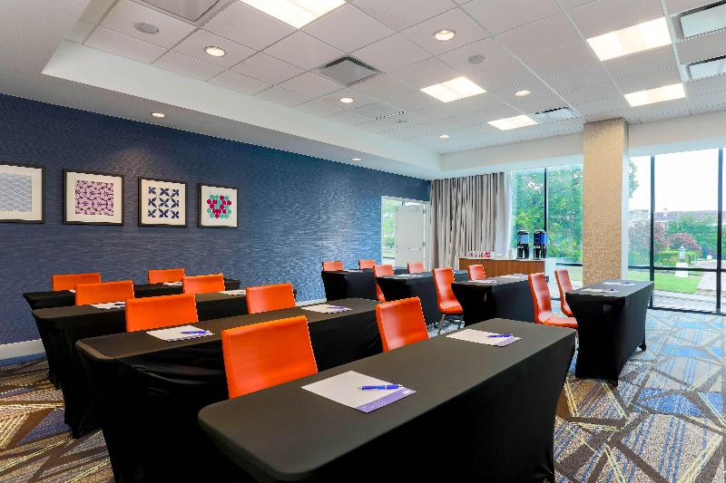 Holiday Inn Express & Suites Downtown Fort Worth image