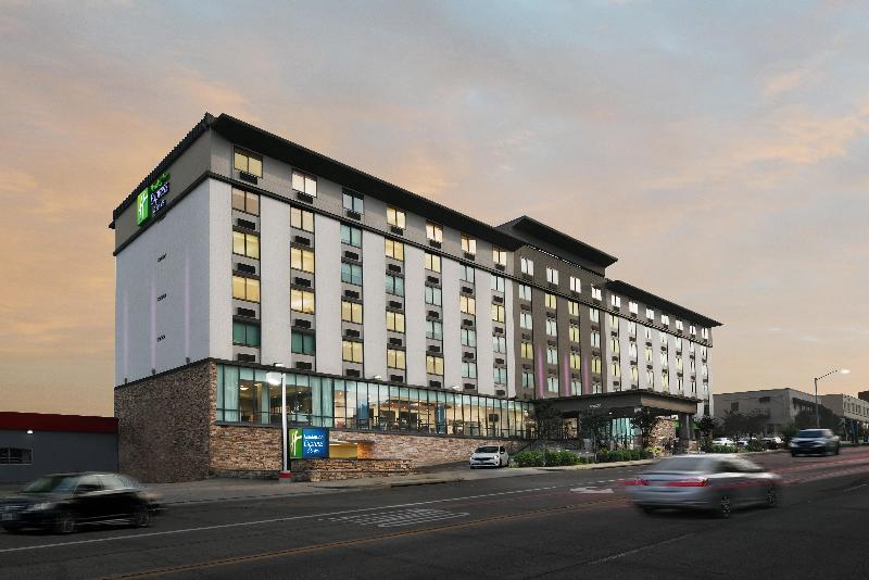 Holiday Inn Express & Suites Downtown Fort Worth image