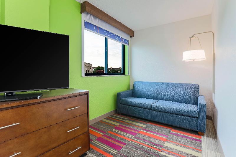 Holiday Inn Express & Suites Downtown Fort Worth image