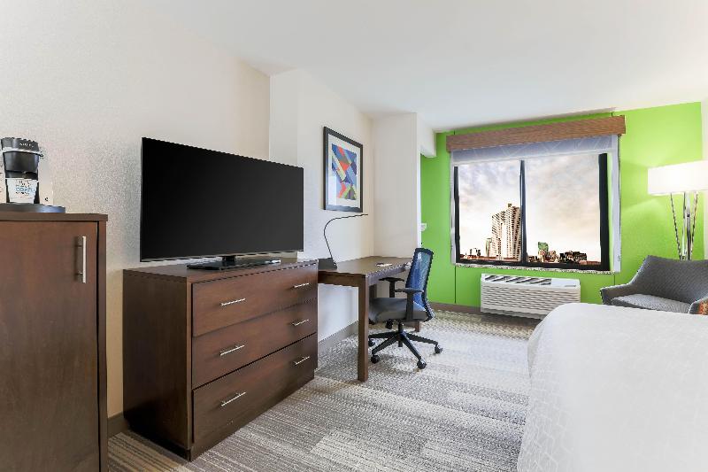 Holiday Inn Express & Suites Downtown Fort Worth image