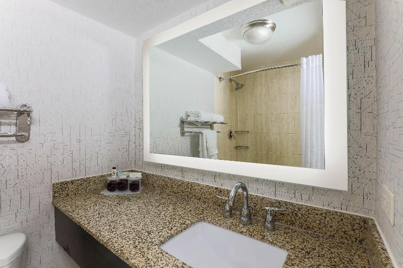 Holiday Inn Express & Suites Downtown Fort Worth image