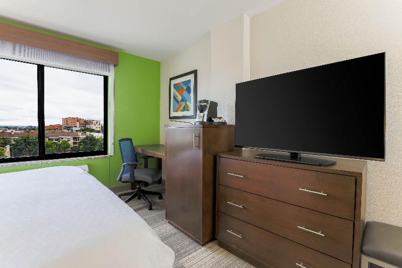 Holiday Inn Express & Suites Downtown Fort Worth image