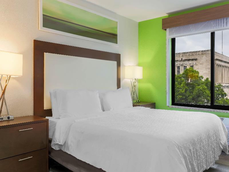 Holiday Inn Express & Suites Downtown Fort Worth image