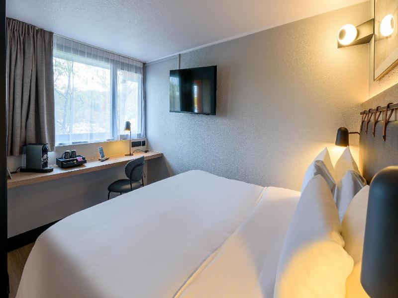 Kyriad Niort - La Creche image