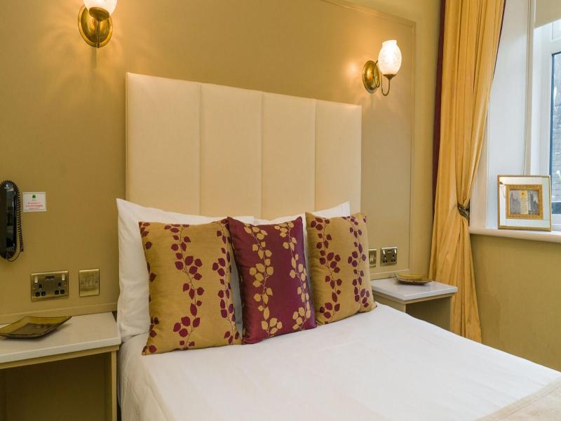 Bush Hotel image