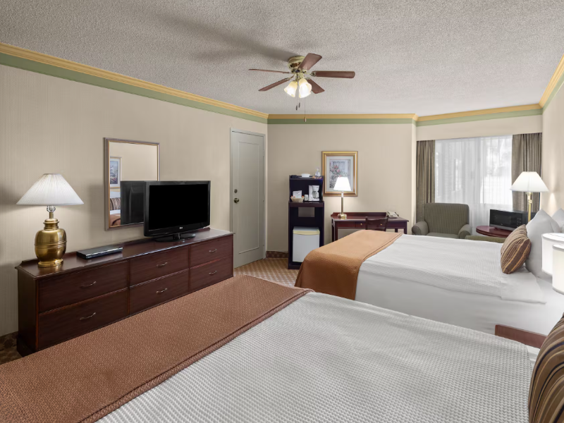 Royal Scot Hotel & SUI, Trademark Coll by Wyndham image