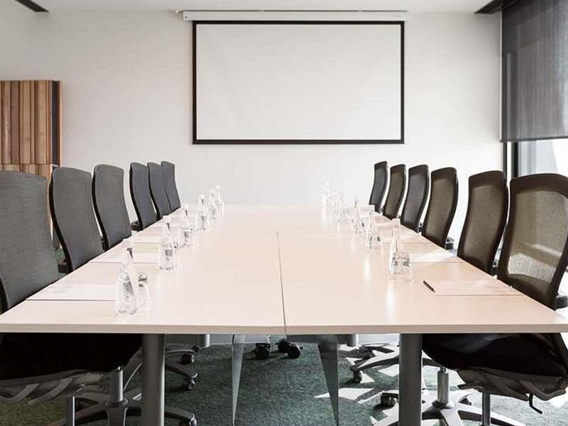 Novotel Auckland Airport image