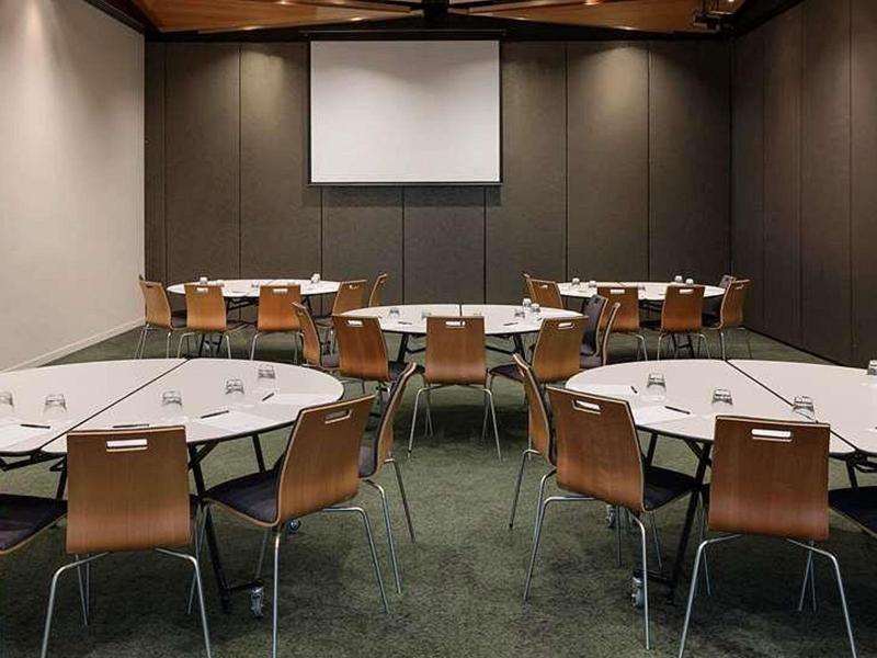 Novotel Auckland Airport image