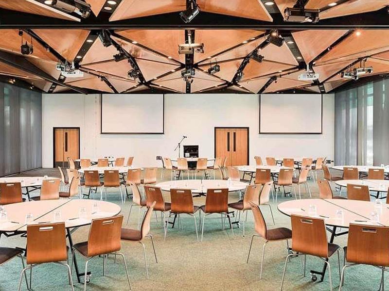 Novotel Auckland Airport image