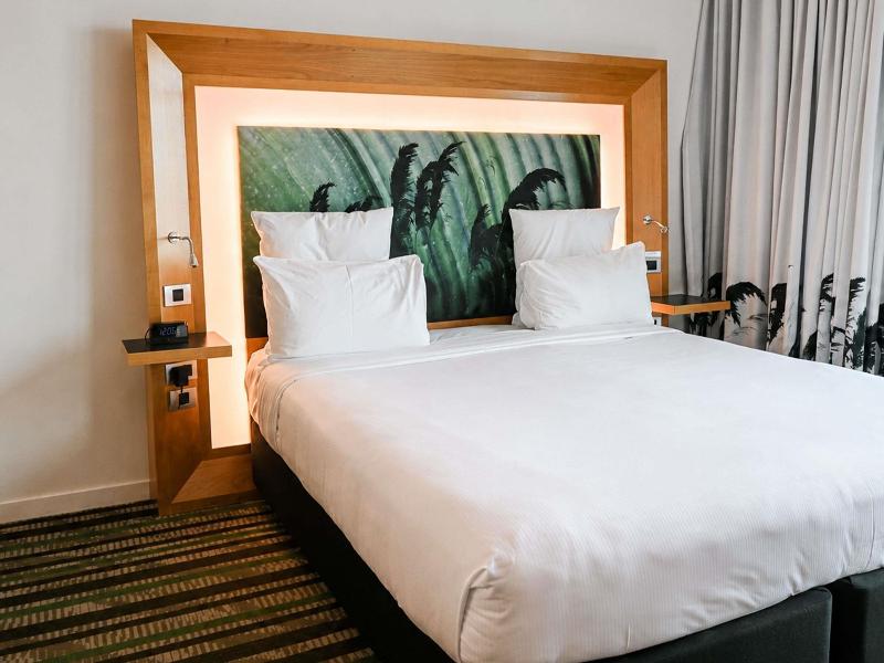 Novotel Auckland Airport image