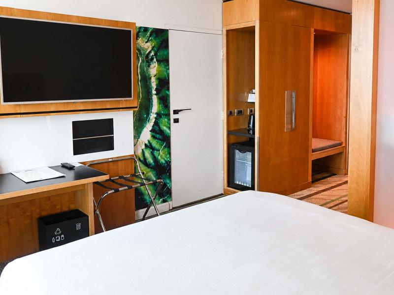 Novotel Auckland Airport image