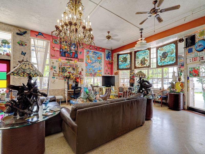 James Hotel image