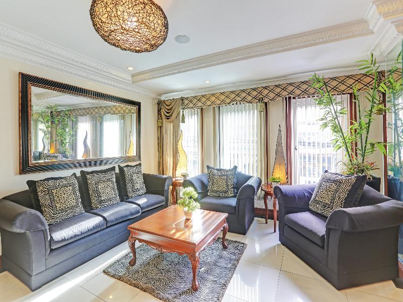 Townhouse OAK Makati Manila Near Pasay Evangelista image