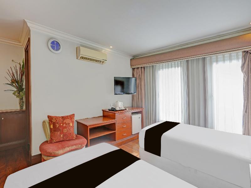 Townhouse OAK Makati Manila Near Pasay Evangelista image