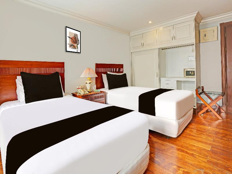 Townhouse OAK Makati Manila Near Pasay Evangelista image