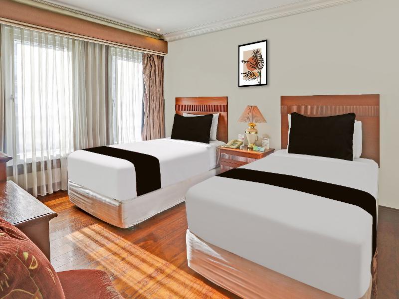Townhouse OAK Makati Manila Near Pasay Evangelista image