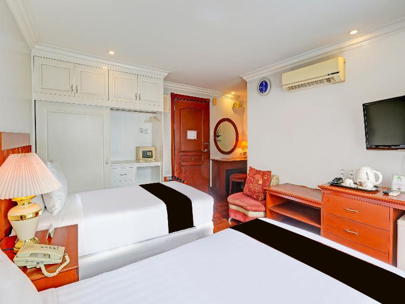 Townhouse OAK Makati Manila Near Pasay Evangelista image
