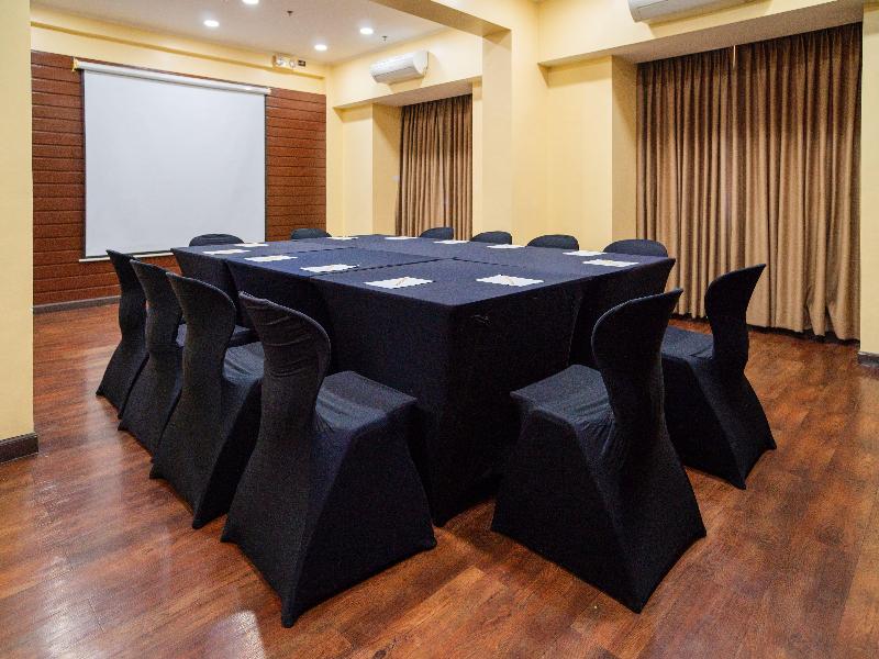 Microtel By Wyndham Baguio image