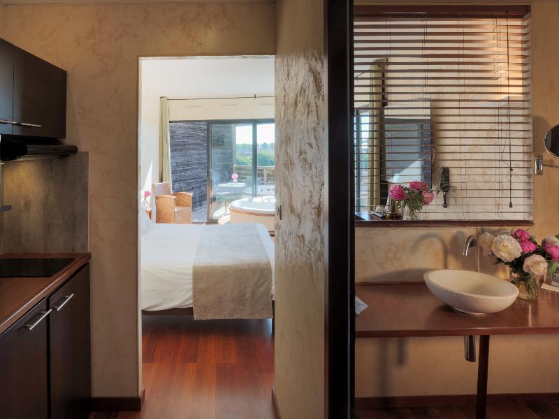 Ile du Gua Suites image
