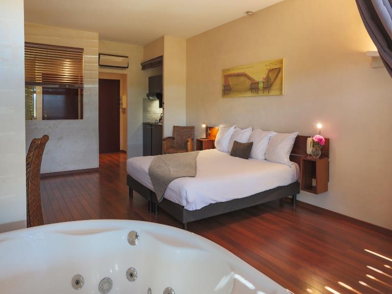 Ile du Gua Suites image