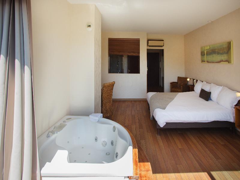 Ile du Gua Suites image
