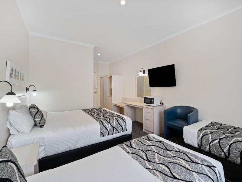 Comfort Inn All Seasons image