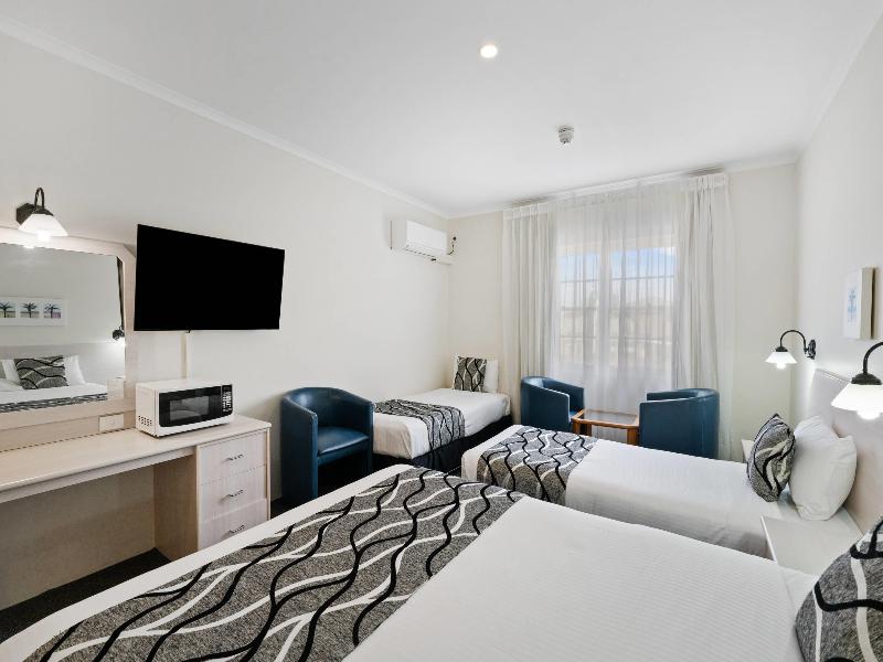 Comfort Inn All Seasons image