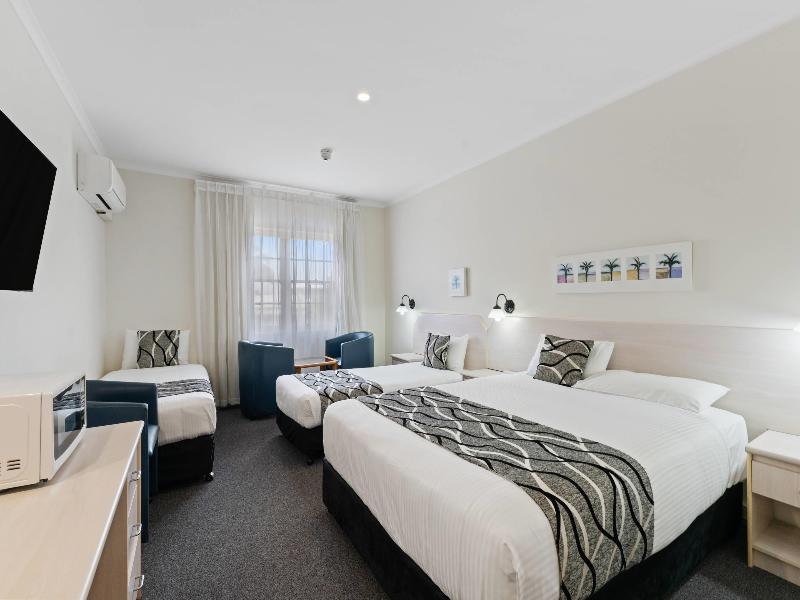 Comfort Inn All Seasons image