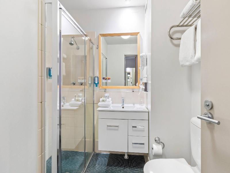 Quality Hotel Dickson image