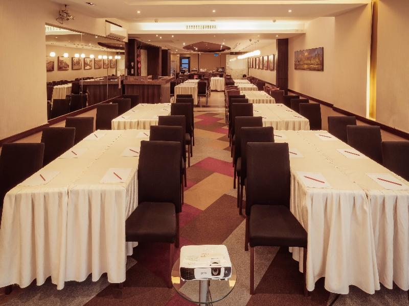 Ramada by Wyndham Manila Central image