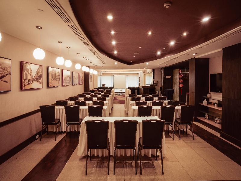Ramada by Wyndham Manila Central image